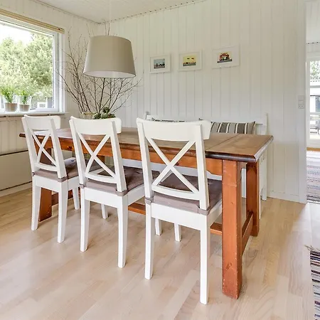 Three-bedroom Holiday In * Hals