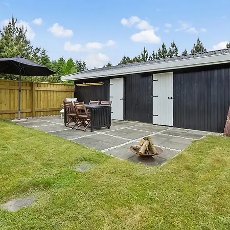 Three-bedroom Holiday In * Hals