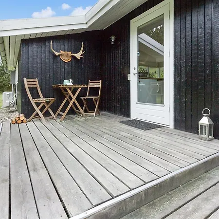 Three-bedroom Holiday In * Hals